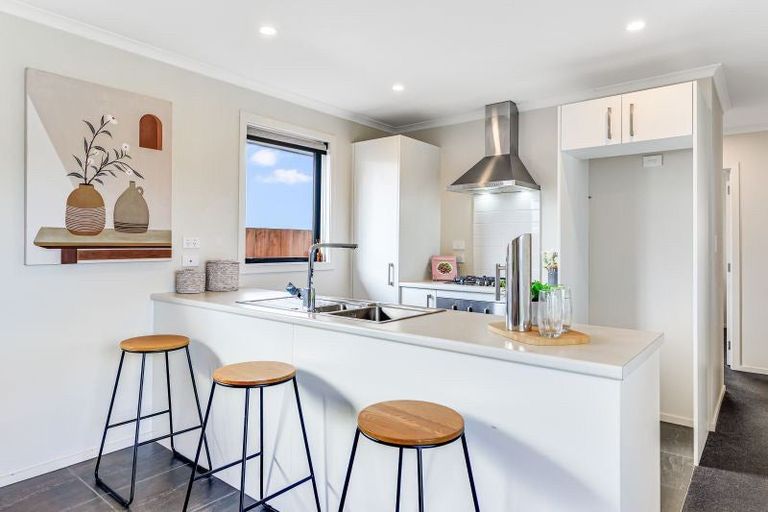 Photo of property in 5 Manawaroa Close, Grandview Heights, Hamilton, 3200