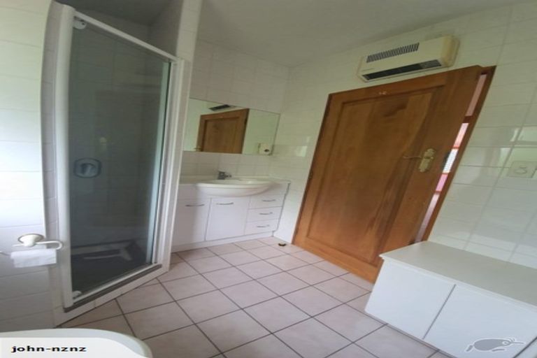 Photo of property in 74 Straven Road, Fendalton, Christchurch, 8014