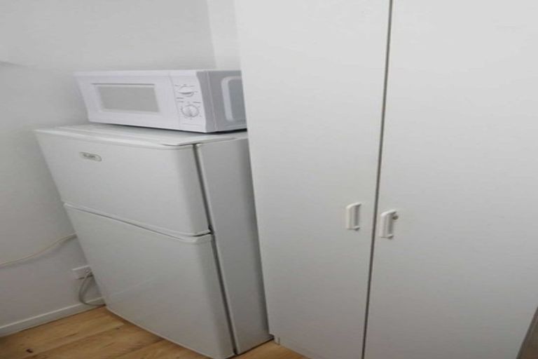 Photo of property in 2 Windy Ridge Road, Glenfield, Auckland, 0629