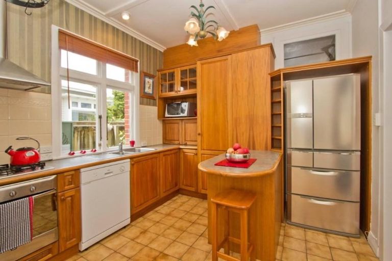 Photo of property in 33 Totara Crescent, Woburn, Lower Hutt, 5010