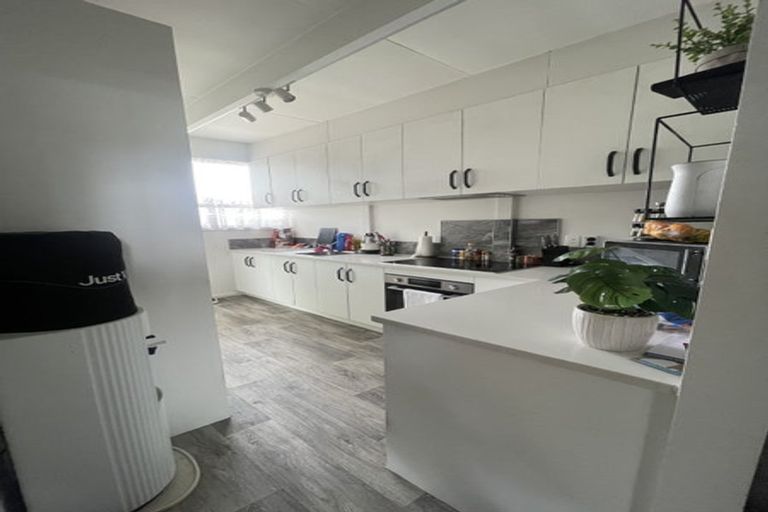 Photo of property in 2/52 Glen Road, Ranui, Auckland, 0612