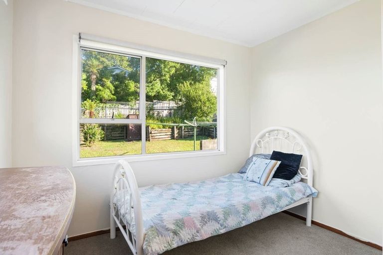 Photo of property in 15 Sispara Place, Beach Haven, Auckland, 0626