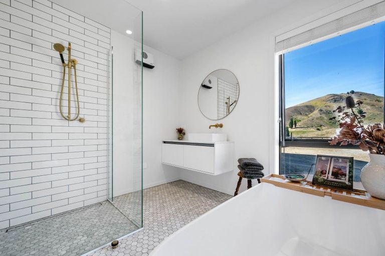 Photo of property in 236 Hawksburn Road, Nevis, Cromwell, 9384