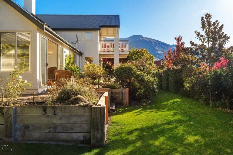 Photo of property in 76 Meadowstone Drive, Wanaka, 9305