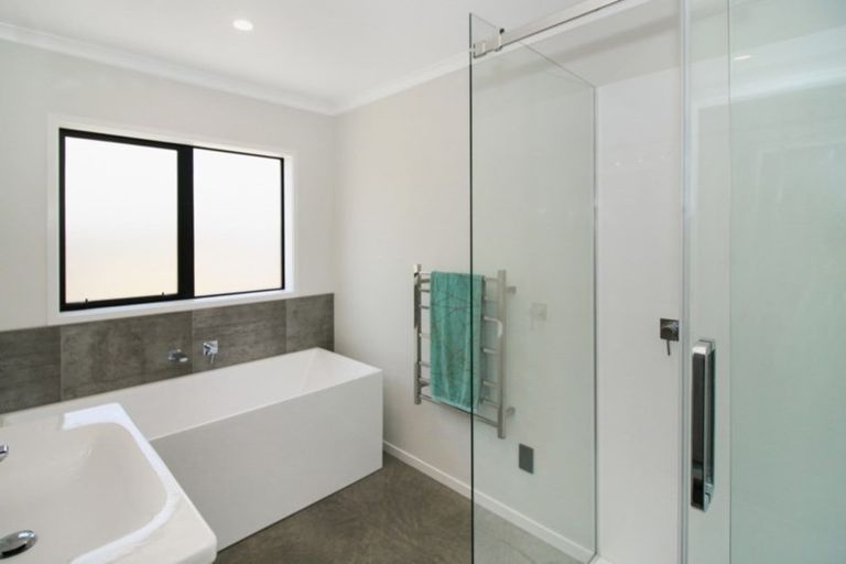 Photo of property in 15 Frederick Place, Whalers Gate, New Plymouth, 4310