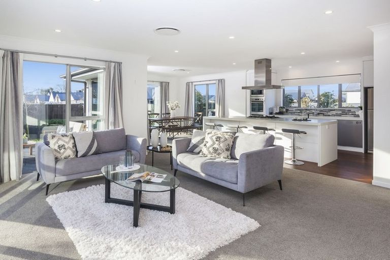 Photo of property in 29 Waterstock Way, Parklands, Christchurch, 8083