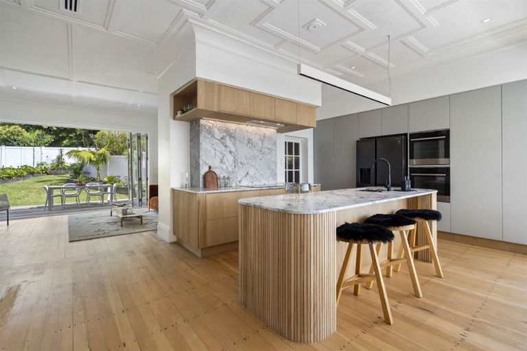 Photo of property in 16 Hinemoa Terrace, Birkenhead, Auckland, 0626