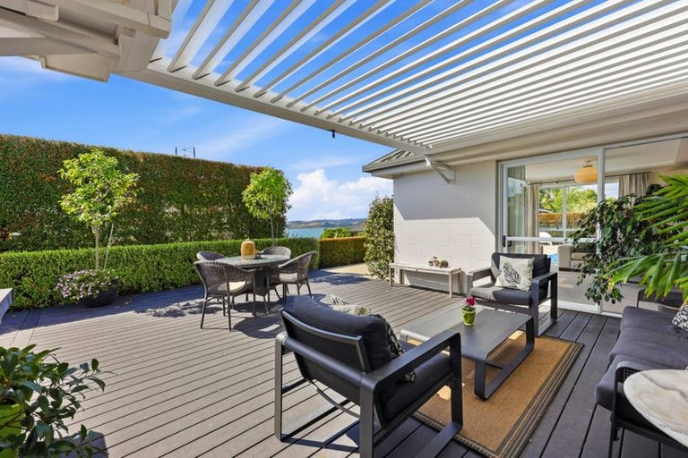 Photo of property in 2 Callender Place, Shelly Park, Auckland, 2014