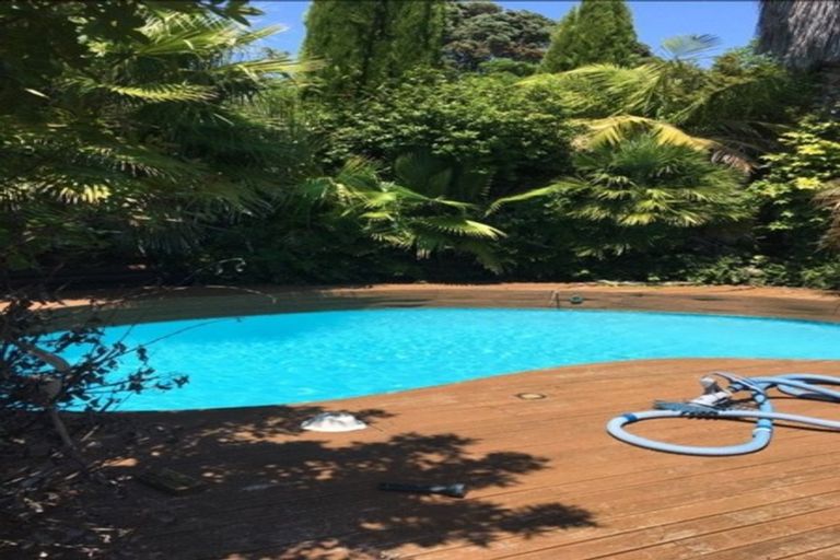 Photo of property in 19 Lingham Crescent, Torbay, Auckland, 0630