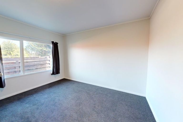 Photo of property in 21 Akaroa Drive, Maupuia, Wellington, 6022