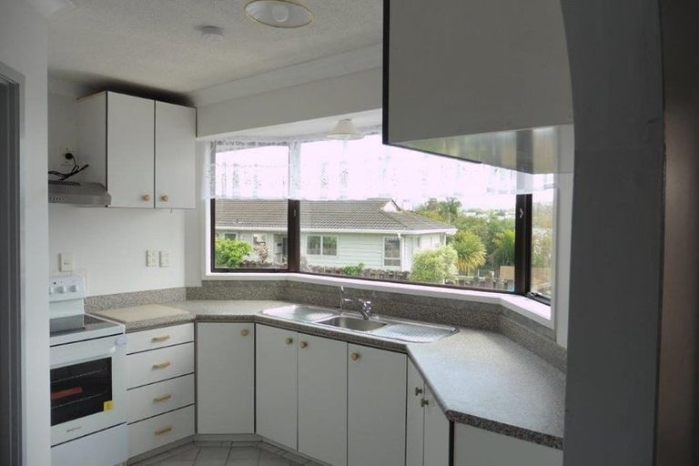 Photo of property in 39 Kirrie Avenue, Te Atatu South, Auckland, 0610