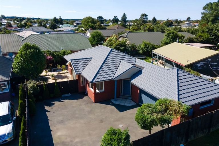 Photo of property in 6a Lake Terrace Road, Burwood, Christchurch, 8061