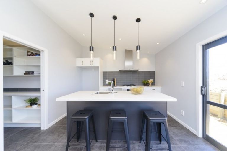 Photo of property in 3 Vaucluse Heights, Fitzherbert, Palmerston North, 4410