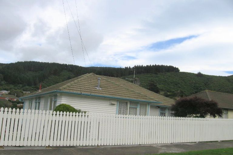 Photo of property in 10 Davidson Crescent, Tawa, Wellington, 5028