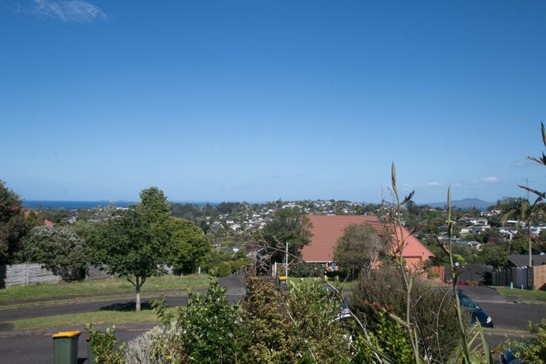 Photo of property in 3 Cairnbrae Court, Northcross, Auckland, 0632