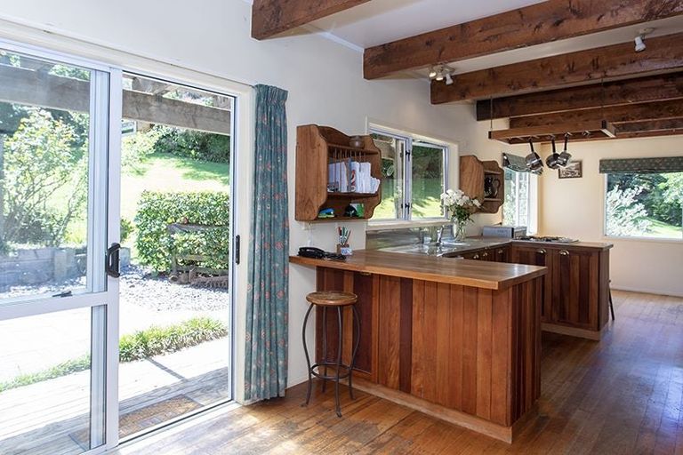 Photo of property in 208 Mapara Road, Acacia Bay, Taupo, 3385