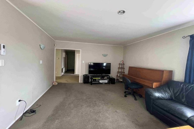 Photo of property in 21 Rotoiti Avenue, Pakuranga Heights, Auckland, 2010