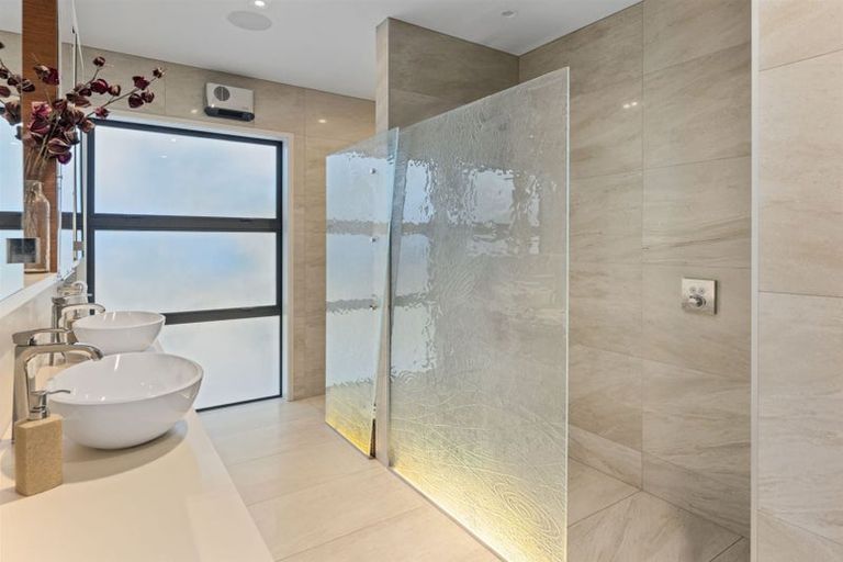 Photo of property in 21 Taunton Green, Papanui, Christchurch, 8052