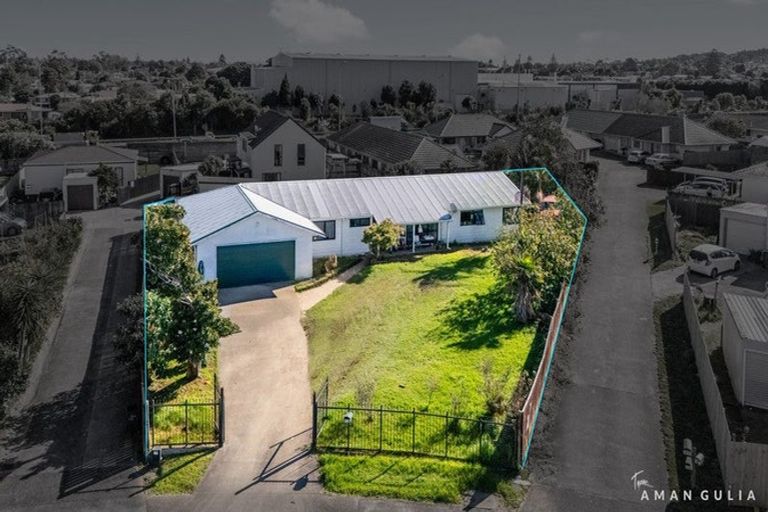 Photo of property in 17 Solveig Place, Randwick Park, Auckland, 2105