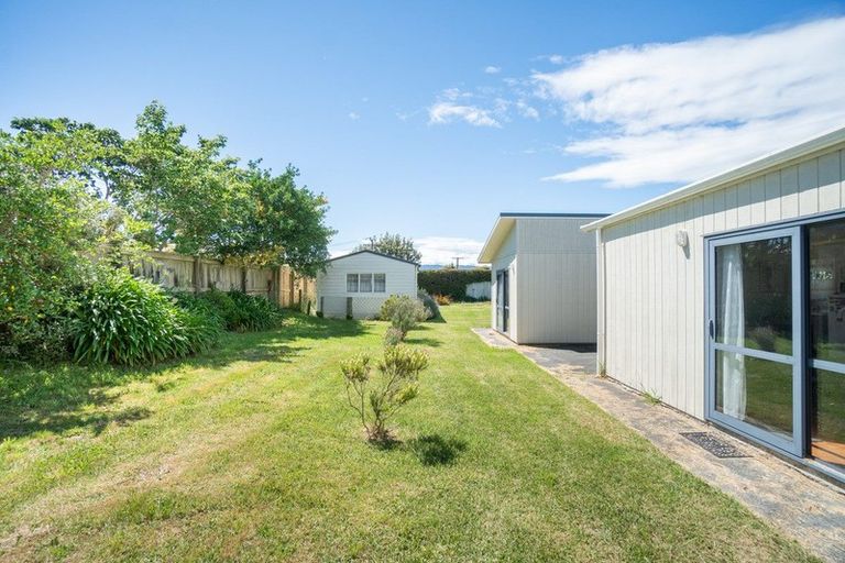 Photo of property in 10 Arthur Street, Waikawa Beach, Manakau, 5573