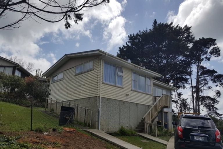 Photo of property in 59 Totaravale Drive, Totara Vale, Auckland, 0629