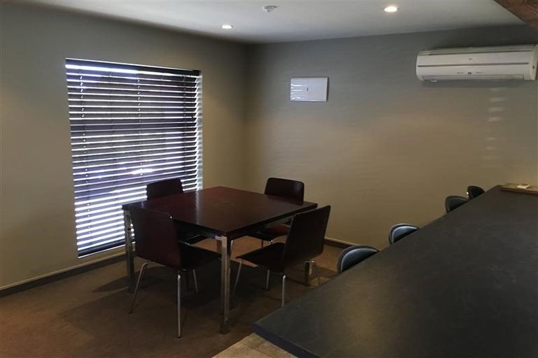 Photo of property in 1/2 Manor Place, Dunedin Central, Dunedin, 9016