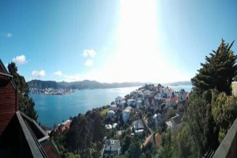 Photo of property in 14 Palliser Road, Roseneath, Wellington, 6011