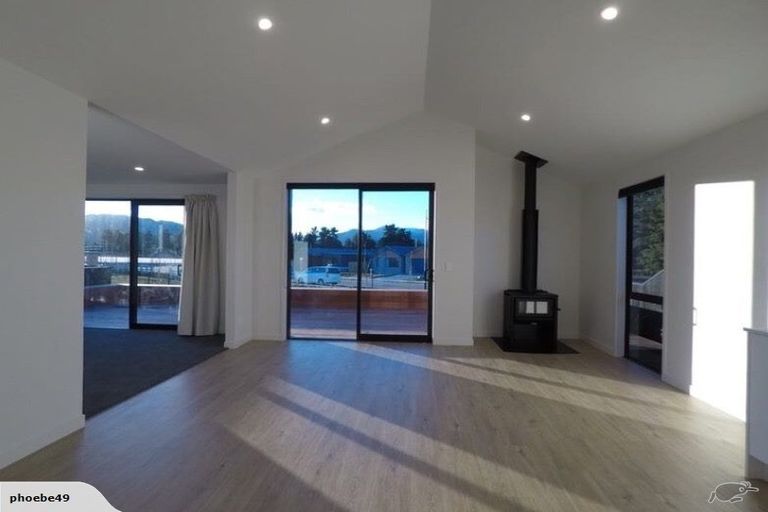 Photo of property in 15 Mount Creighton Crescent, Wanaka, 9305