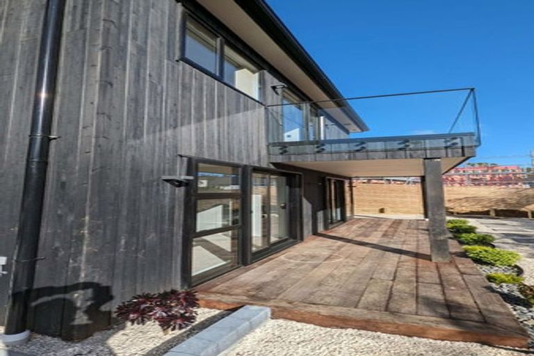 Photo of property in 8 Henry Blyth Lane, Greenhithe, Auckland, 0632