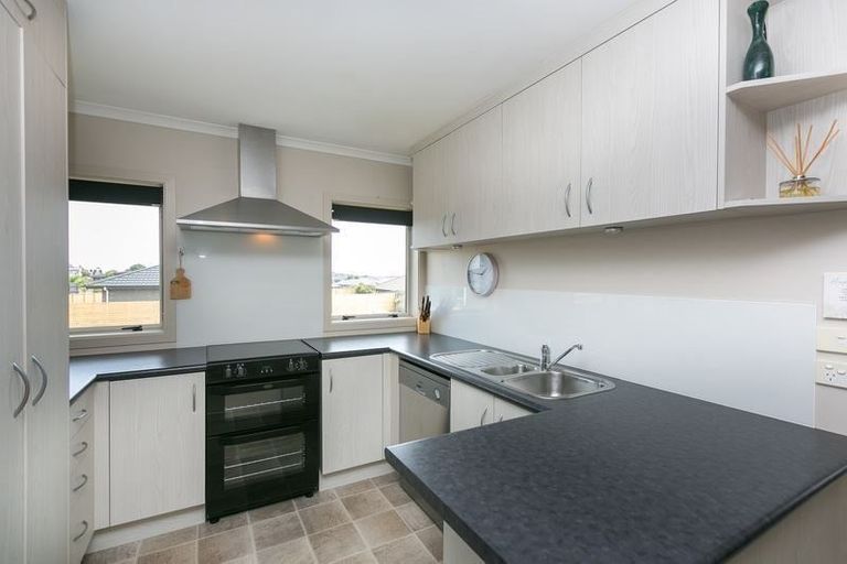 Photo of property in 15 Jules Crescent, Bell Block, New Plymouth, 4312