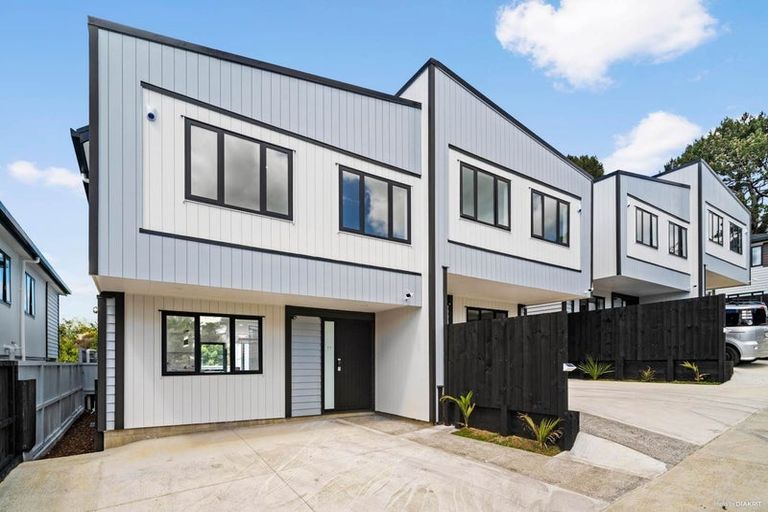 Photo of property in 7 Liban Place, Massey, Auckland, 0614