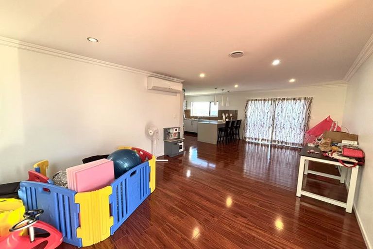 Photo of property in 15 Correa Court, Goodwood Heights, Auckland, 2105