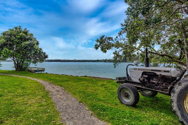 Photo of property in 41 Pohutukawa Avenue, Shelly Park, Auckland, 2014