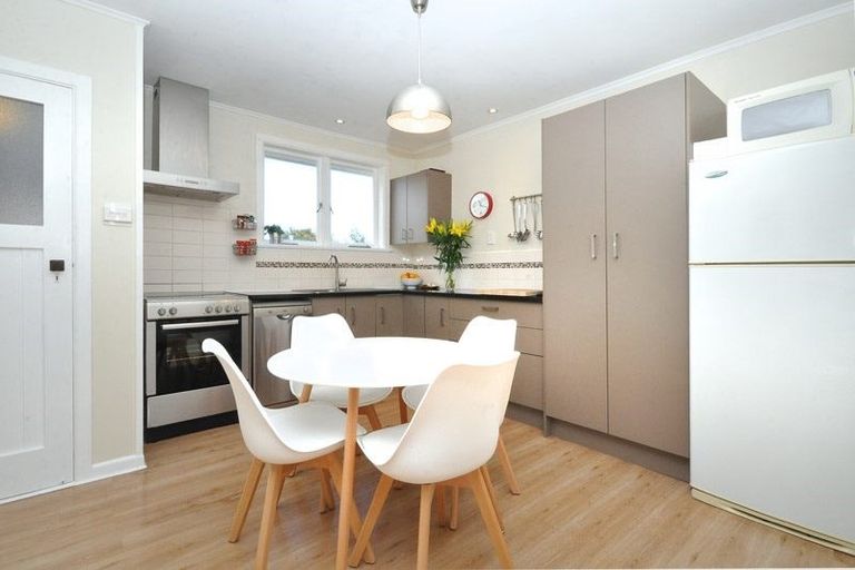 Photo of property in 10 Netherlands Avenue, Kelston, Auckland, 0602