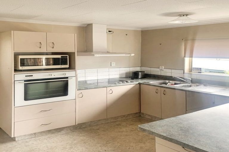 Photo of property in 2 Mccallum Street, Dannevirke, 4930