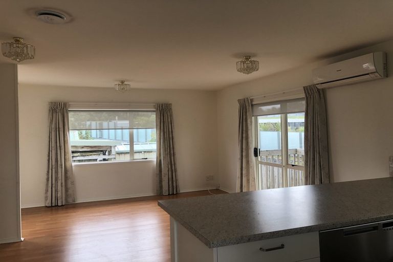 Photo of property in 164a Sunnynook Road, Sunnynook, Auckland, 0620