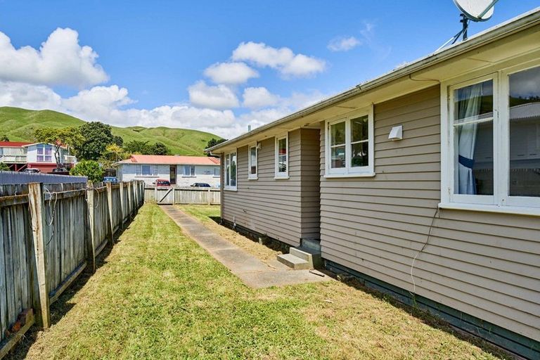 Photo of property in 130 Arahura Crescent, Waitangirua, Porirua, 5024