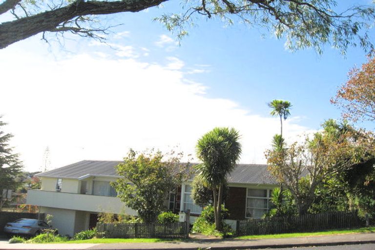 Photo of property in 2/3a Charles Dickens Drive, Mellons Bay, Auckland, 2014