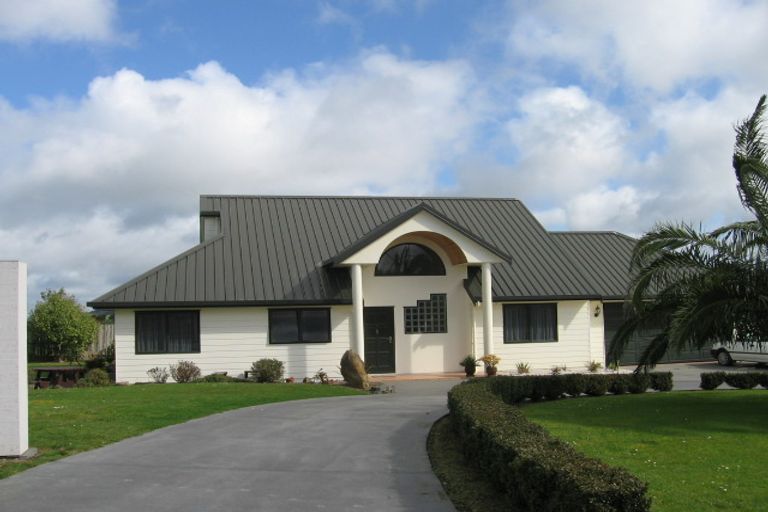 Photo of property in 2 Ash Grove, Maungaturoto, 0520