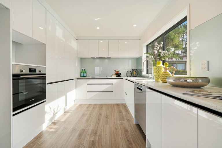 Photo of property in 3/433a East Coast Road, Mairangi Bay, Auckland, 0630