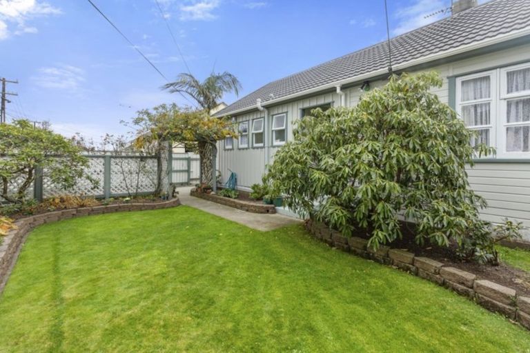 Photo of property in 20 Gibson Crescent, Naenae, Lower Hutt, 5011