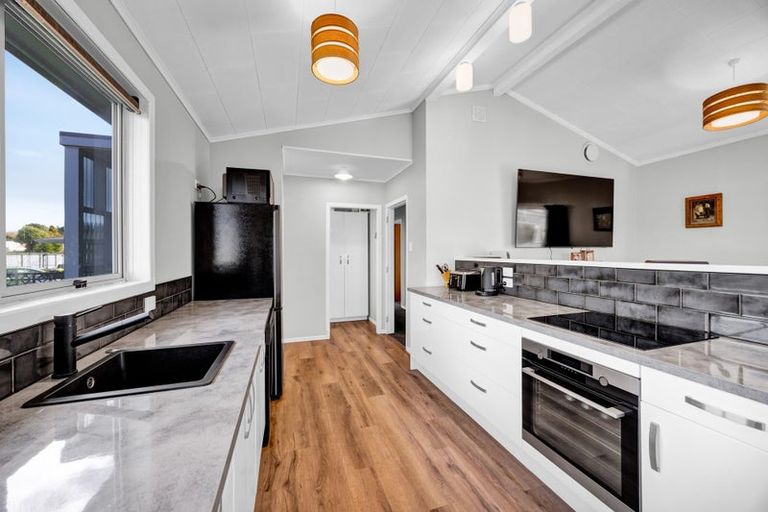 Photo of property in 10 Karaka Street, Inglewood, 4330