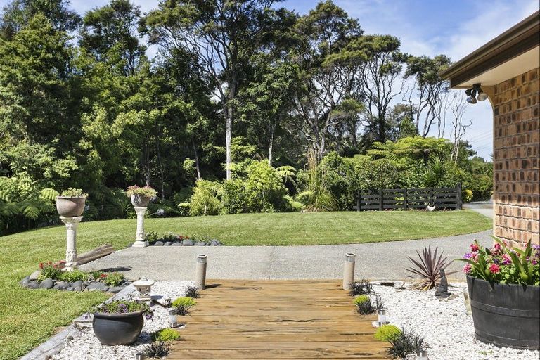 Photo of property in 240 Pine Valley Road, Dairy Flat, Silverdale, 0992