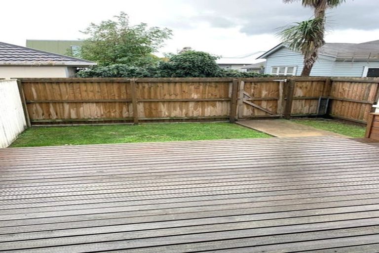Photo of property in 2/49 Picton Avenue, Riccarton, Christchurch, 8011