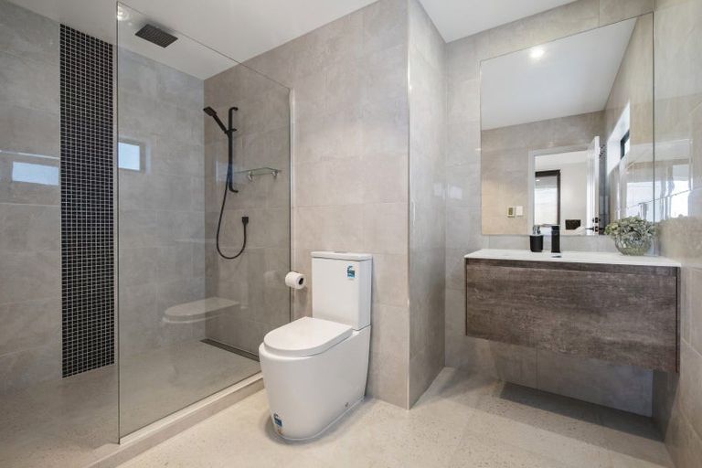 Photo of property in 25 Kawakawa Bay Coast Road, Kawakawa Bay, Papakura, 2585