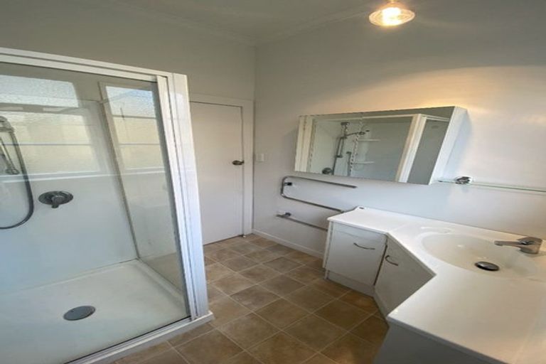 Photo of property in 7 Bassett Road, Johnsonville, Wellington, 6037