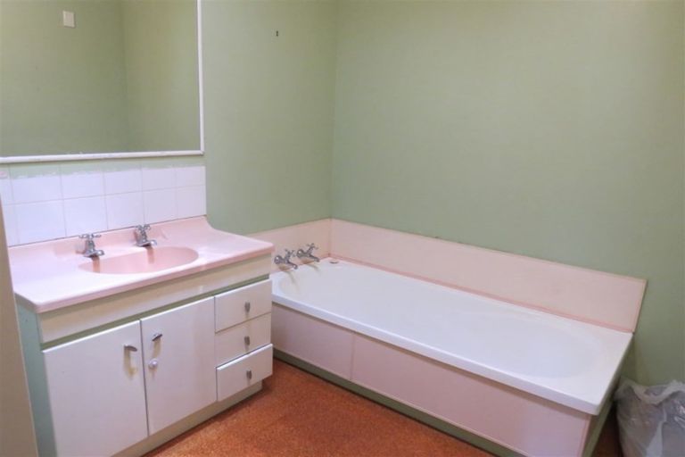 Photo of property in 6 Highbury Drive, Levin, 5510