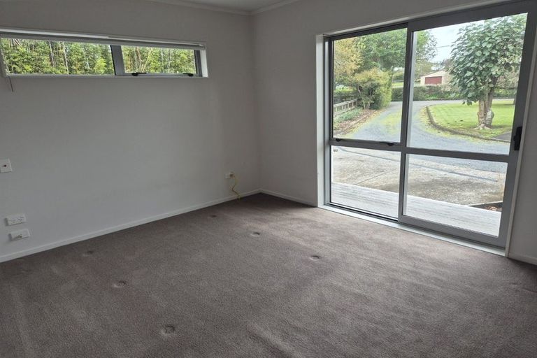 Photo of property in 18 Koraha Road, Kumeu, 0892