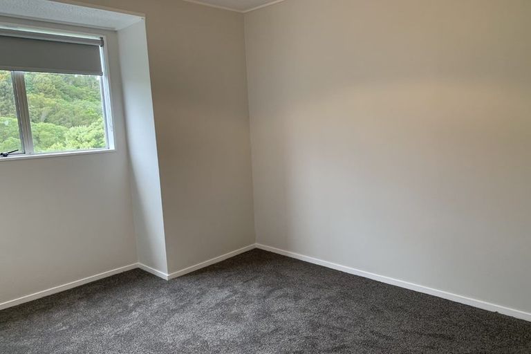 Photo of property in 2/200 Dowse Drive, Maungaraki, Lower Hutt, 5010