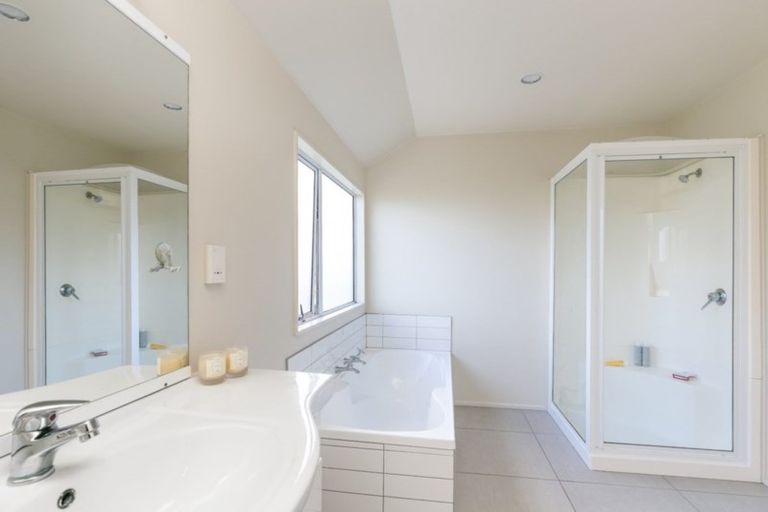 Photo of property in 19 Molyneux Close, Whitby, Porirua, 5024